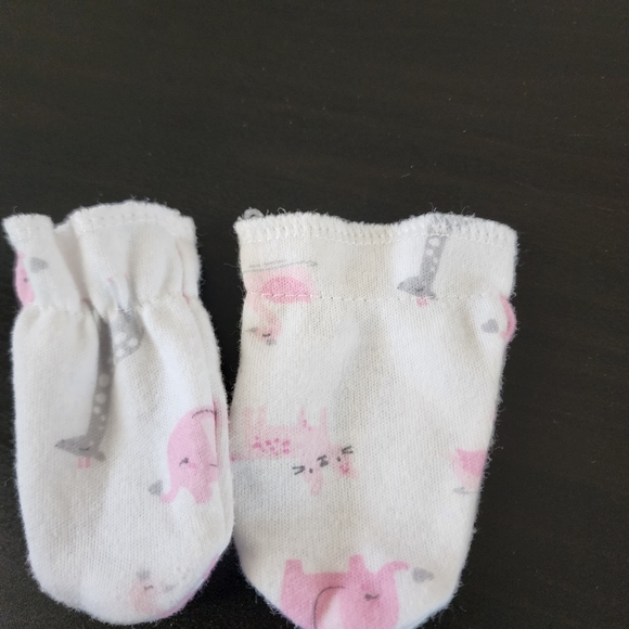 3/$12 ● 3 pairs newborn Beanie and mittens OS - Picture 3 of 4